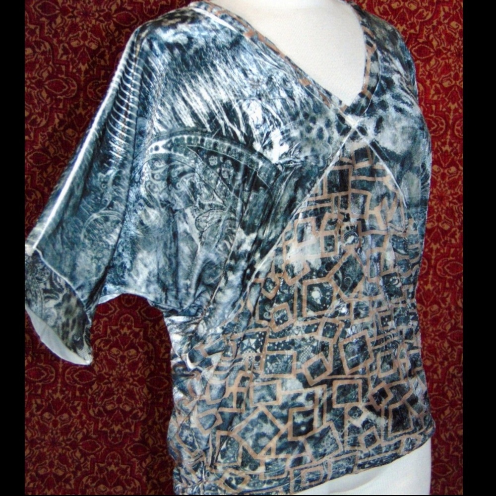B.L.E.U black stretch velvet batwing blouse S 💥